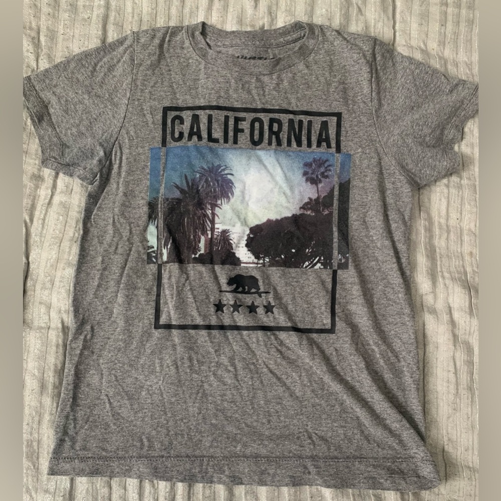 🔥2/$10🔥 Gray CALIFORNIA t-shirt size S